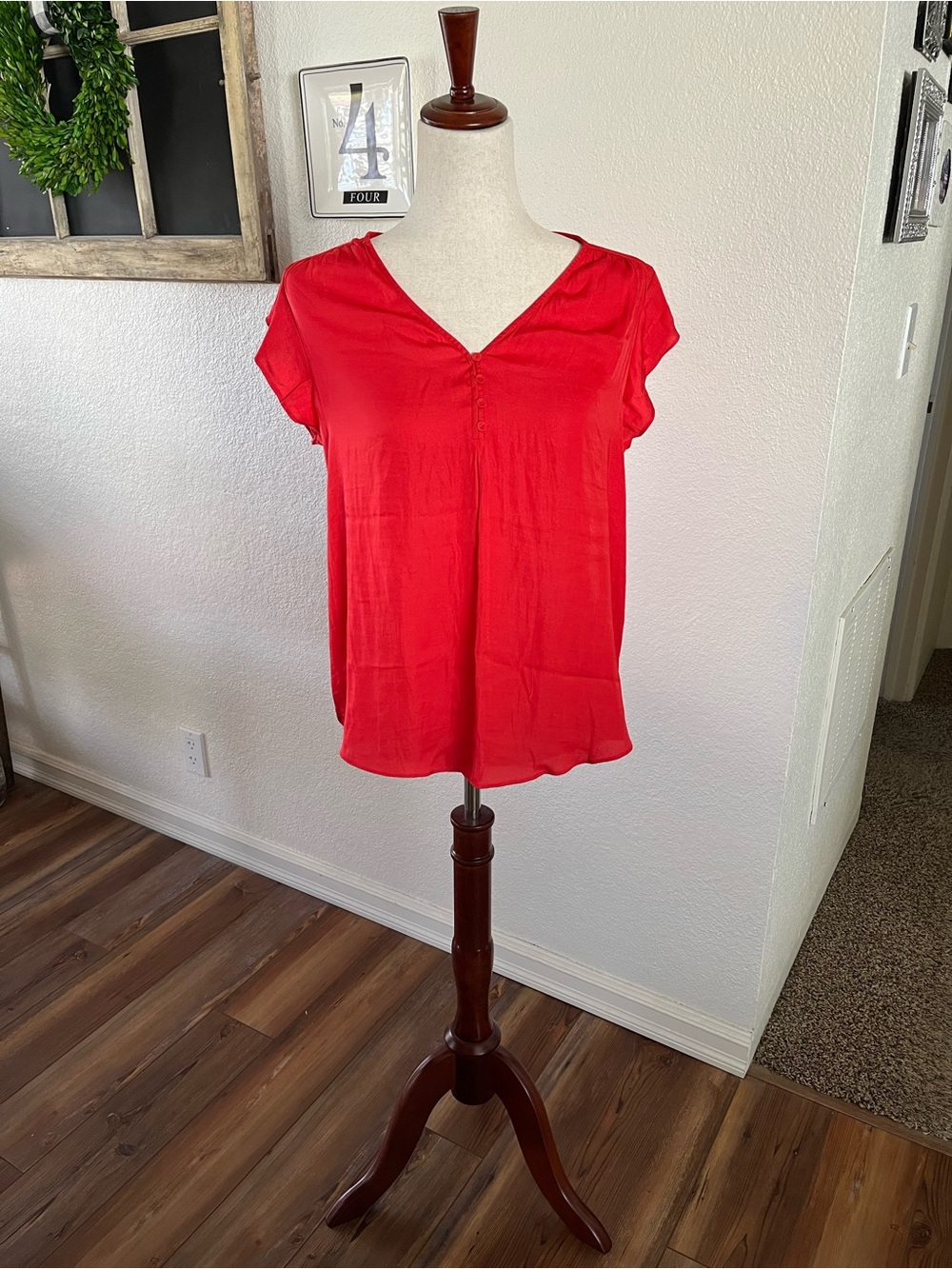 Jones New York Red V-Neck Short Sleeve Blouse